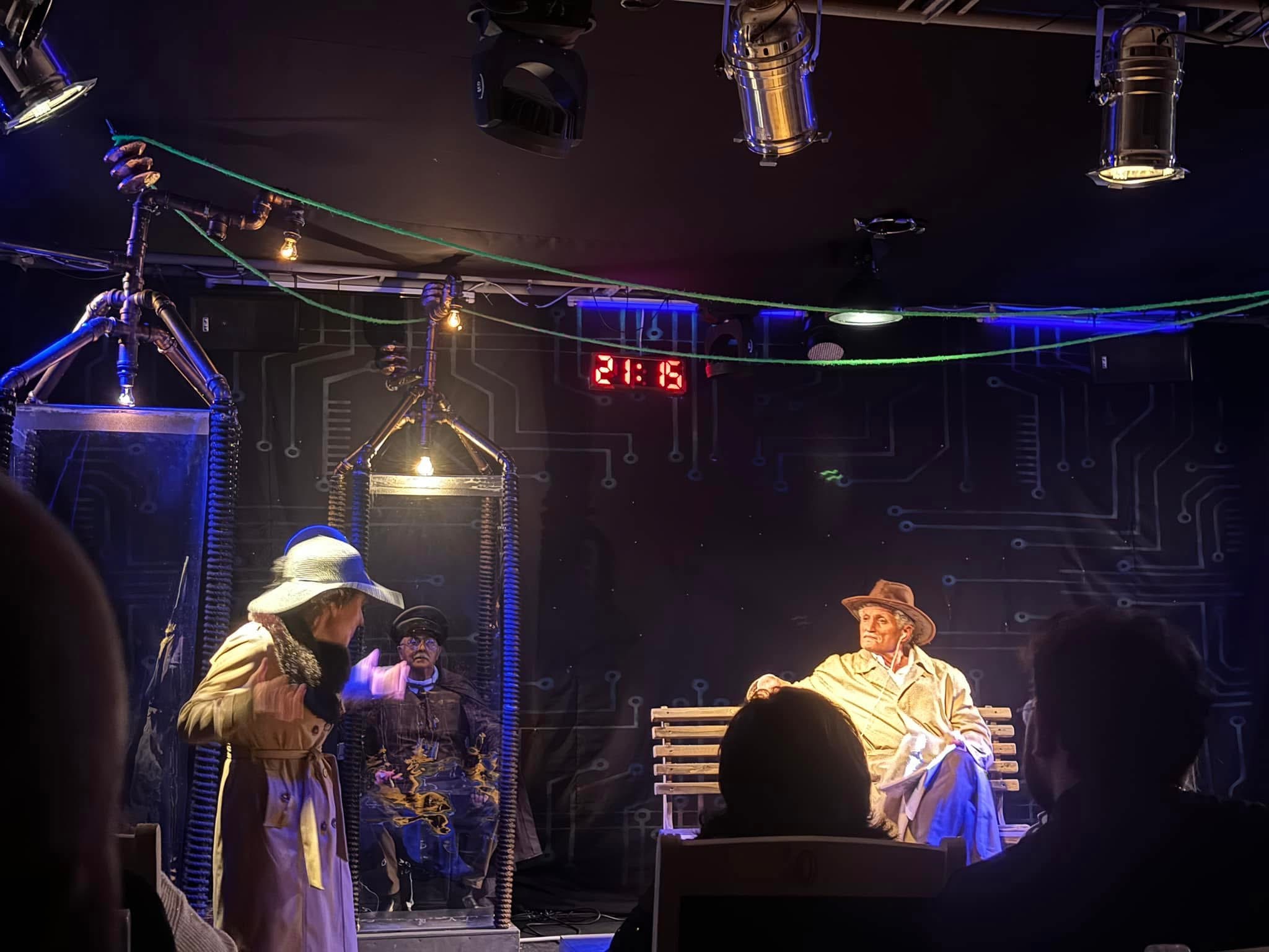 "21:15 QATARI" Patforma A